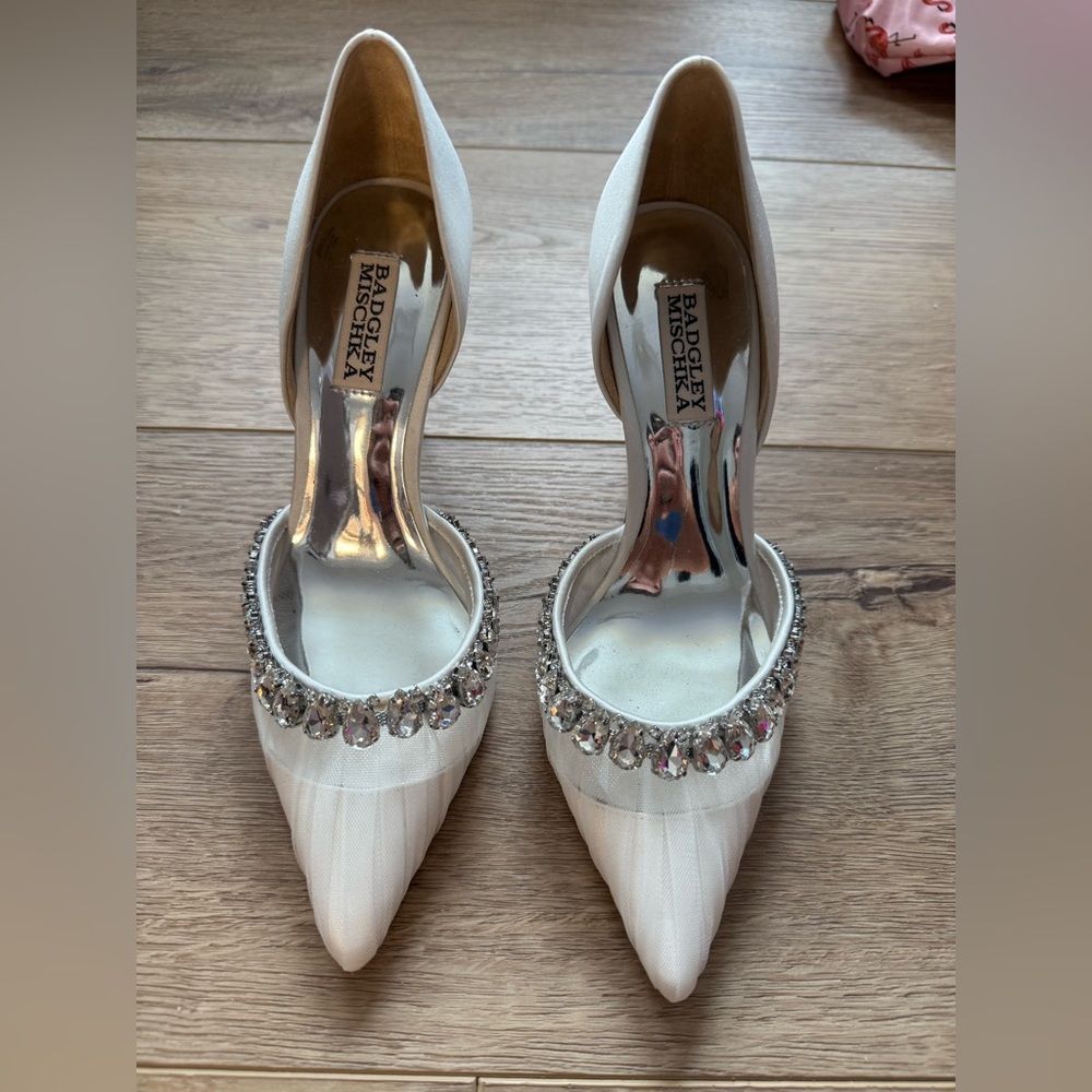 Badgley Mischka Women's Everley Pump